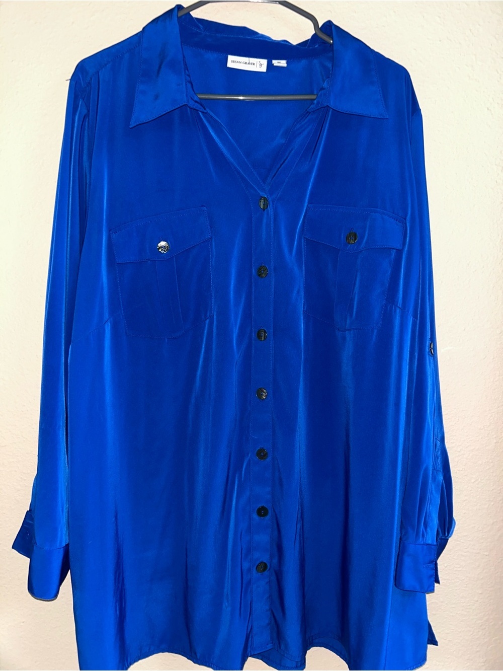 Size 3X women’s button down royal blue top with a satin type fabric . NICE